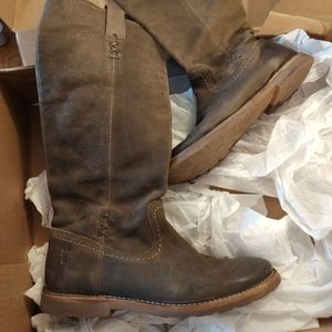 Frye Celia Cross-stitch 8.5 US Olive